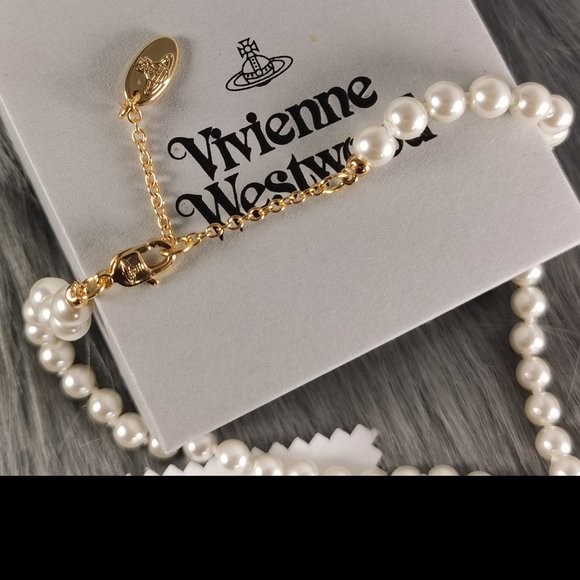 Vivienne Westwood Gold Safety Pin Pearl Necklace - Picture 6 of 6